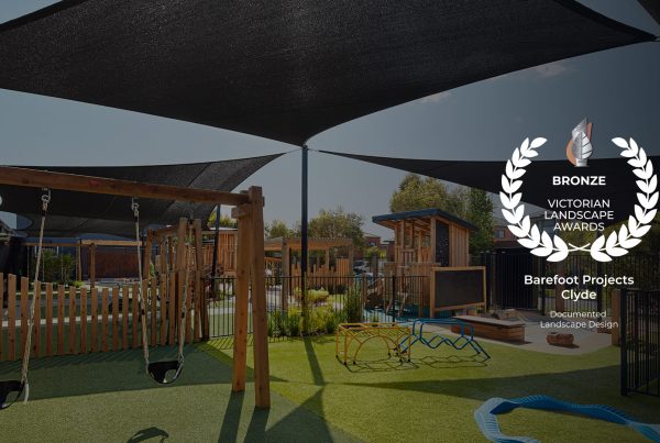 Barefoot slide Clyde